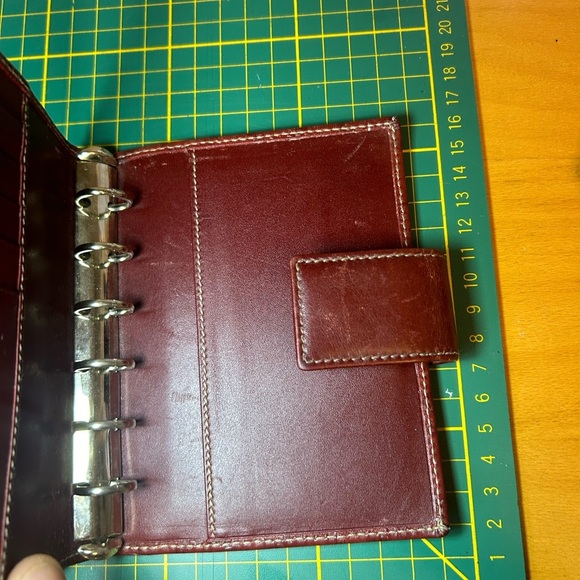 Vintage Gucci embossed GG leather notebook case in a burgundy red - Picture 9 of 11